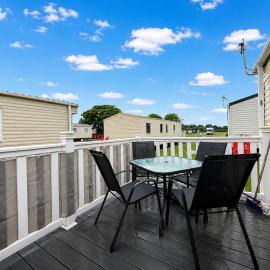 6 Berth Caravan With Decking At Sunnydale Holiday Park Ref 35277S, hotel a Louth