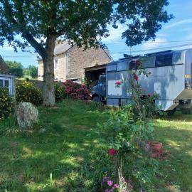 Campertruck Off-Grid, hotel Hénon városában