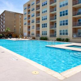 EZ Beach Access Great Family Condo SpaceX view, hotel in South Padre Island