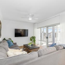 Absolute Riverfront Retreat Swan River Views, מלון בפרת'
