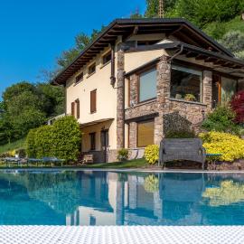 Casa Ronco Frati, piscina vista lago: Pisogne'de bir otel