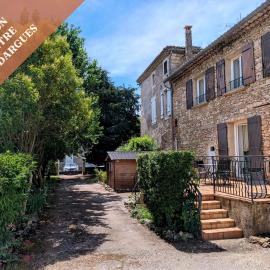 Maison centre Goudargues Jardin Piscine partagée, מלון בגודארג