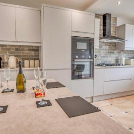 Finest Retreats - Dockyard House, hotel in Pembroke Dock