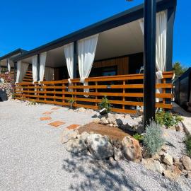 Mobile Homes with Sea View - Green Camp Croatia, Drage: Drage şehrinde bir otel