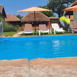 Mia Seosko imanje sa bazenom, hotel in Topola