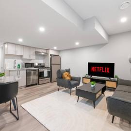 Stylish 1BR Guest Suite | Near UofA, Whyte & DT