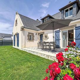 Holiday Home Maison Le Guerno by Interhome、Le Guernoのホテル
