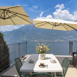 Apartment Riflesso del Lario by Interhome