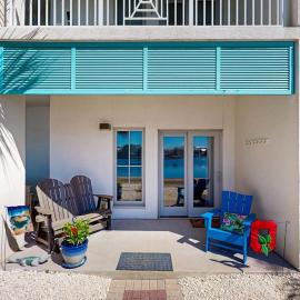 Cozy coastal condo with shared pool & hot tub and beach access-dog friendly, hotel a Panama City Beach
