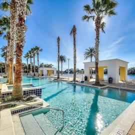 Lakefront ground-floor condo with pools & hot tubs - walk to the beach