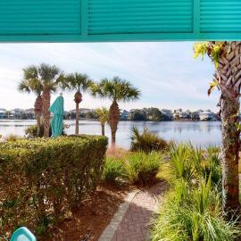 Lakefront dog-friendly condo with water views pool hot tub & beach access, hotel a Panama City Beach