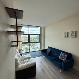Modern 1-Bed Flat in Central Slough, 5 Min to Station, Near Windsor & Heathrow, hotel a Canvey