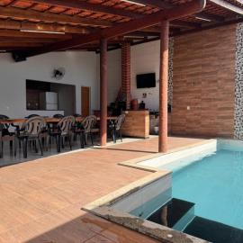 Casa BD completa com piscina e área gourmet, hotel u gradu 'Bom Despacho'