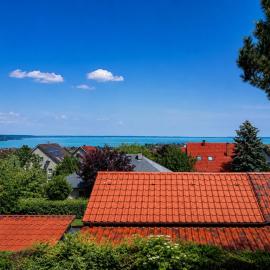 Csendes Panoráma Apartman, hotel in Balatonalmádi