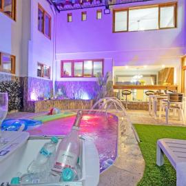 Alojamiento con piscina privada en Medellín MLB by Lets Go