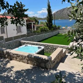 Villa Nerόessa, hotel u gradu Limni Vuljagmeni