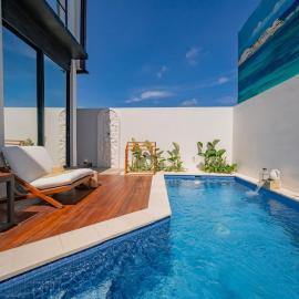 2BR villa w - pool & beach access, hotel in Mengwi