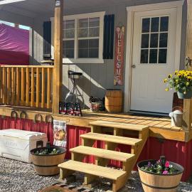 Redneck Mountain Cabin Rentals and Camping, hotel v destinácii Genoa