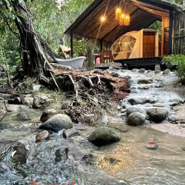 Baanmon Camping บ้านม่อนแค้มปิ้ง ร่อนพิบูลย์ นครศรีธรรมราช, Hotel in Ban Nong Pu Kan