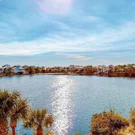 Water-view condo with on-site pool hot tub beachfront access & sports courts, hotel a Panama City Beach