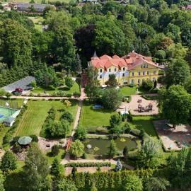 Bynovecký Zámeček, hotel in Bynovec
