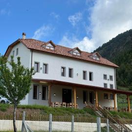 Guesthouse Natura Magica, hotel u gradu Gurth-Spaç