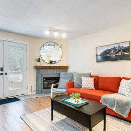 Dawson Haus - 2 Bedroom Condo in Collingwood, hotelli kohteessa Collingwood