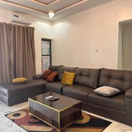 House 22 Apartments، فندق في Kubwa