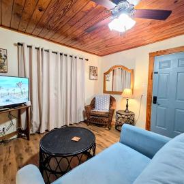 #07 - Lakeview One Bedroom Cottage-Pet Friendly