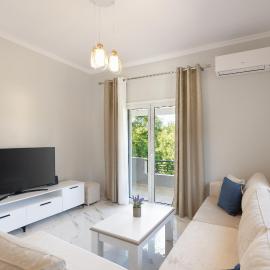 La Perla Apartments, hotelli kohteessa Kompítsion