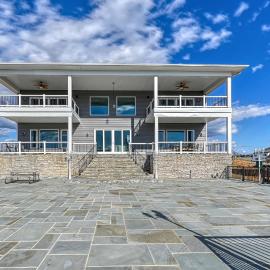 Charming dog-friendly lakefront villa with private dock, firepit, stunning views, Hotel in Orange