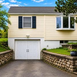 Historic Barn View Home, Cozy Ground Level Retreat