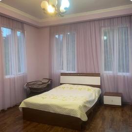 Quiet house โรงแรมในBuknari