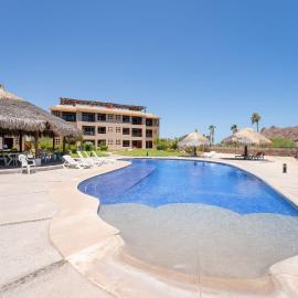 Amazing 1 Bed & 1 Bath Condo with Ocean, Mountain and Golf course View, hotel en Loreto