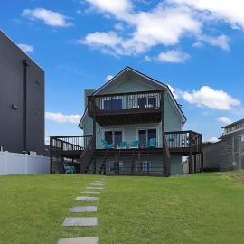 Dog-friendly beachfront home with beach access, deck, fireplace, W/D, AC