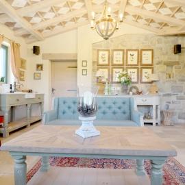Private Villa for 12 Peaceful Karst Escape