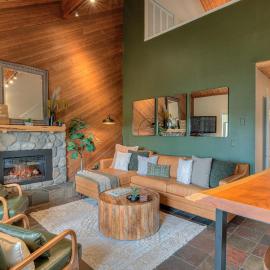 7th Mt Resort - Pool & Golf - Treetop Retreat, hotel v destinácii Bend