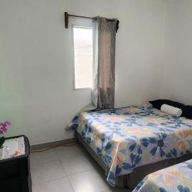 Room with air conditioning, minutes from the beach, pet friendly – hotel w mieście Tela