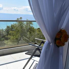 Akti Alegra in front of the beach