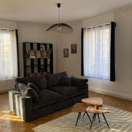 Spacieux appartement T3 de 100 m2 design en plein centre-ville