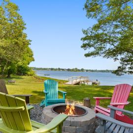 Waterfront Estate w Hot Tub, Dock & Kayaks