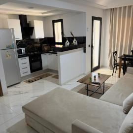 Lux appartement S plus deux a hay el wahat, hotel in Al ‘Uwaynah