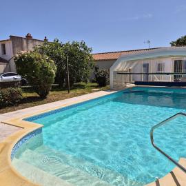 Belle villa avec piscine à deux pas de la mer, hotell i Talmont