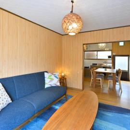 瀬戸内ハウス 疲れを癒す木のお家 バス停より徒歩3分 Free WIFI 無料駐車場, hotel di Sakaide