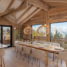 Chalet Montâme - Modern luxury in the Swiss Alps, hotell i Riddes