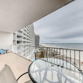 Gulf-front condo w private balcony & shared pools hot tubs & gym, hotel em Gulf Shores