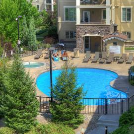 Pool-View condo at Pinnacle Pointe Resort-Sleeps 6