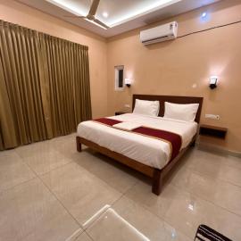 Thanish grand residency, Hotel in Kuilapayam