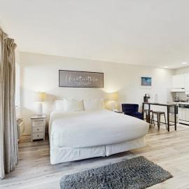 Lakeside Studio Close to Beach & Ski Resort w WiFi Shared Pool Hot Tub & Patio, hotel in South Lake Tahoe
