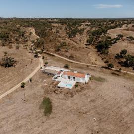 House in Santiago do Cacém - Monte do Meio, готель у місті São Bartolomeu da Serra